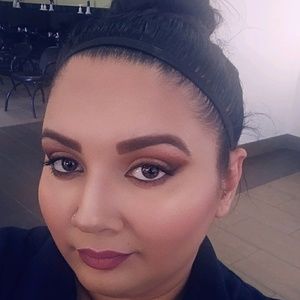 Meet your Posher, Cassandra